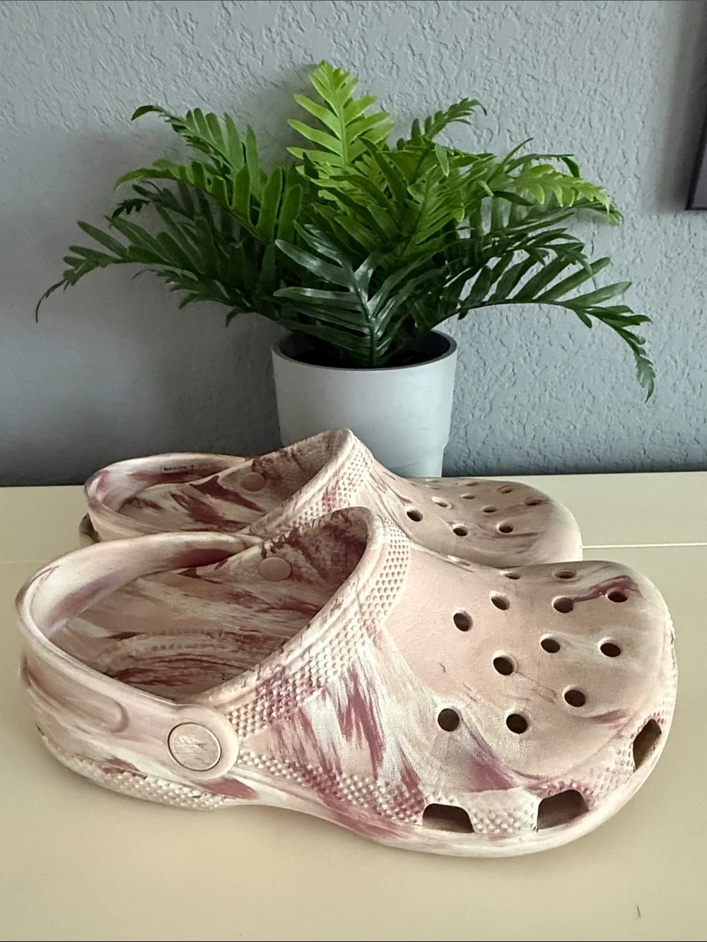 CROCS Kid’s size J 2 Marble Classic Clog